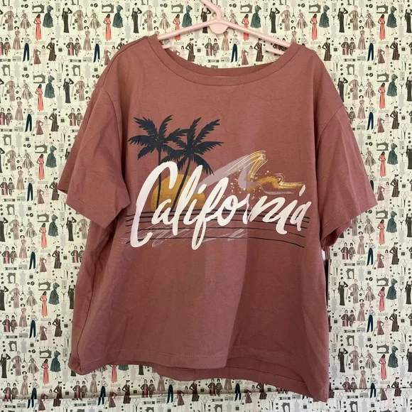 NWT California graphic tee 🖤 - Picture 1 of 5